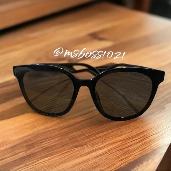 MCM | Accessories | Mcm Black Sunglasses Mcm Logoprint Case  display picture 3